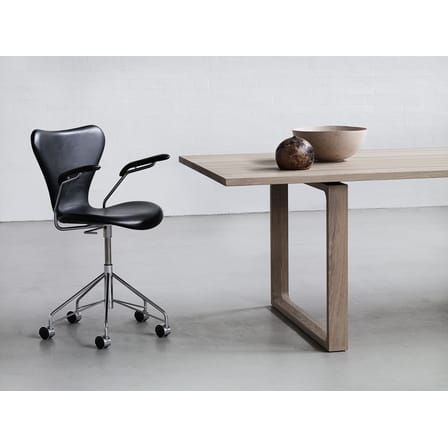 Fauteuil pivotant Série 7 bois noir / Frêne teinté - Arne Jacobsen, 1955 - Fritz Hansen