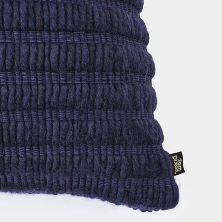 Kissen Ridge textil blau / 45 x 45 cm - handgewebt - Tom Dixon
