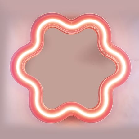 Miroir lumineux avec prise Supercurve - Flower plastique rose / LED - L 118.5 x H 108 cm - Seletti