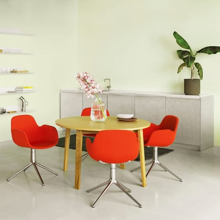 Drehsessel Form textil grau / Vollpolsterung - Normann Copenhagen