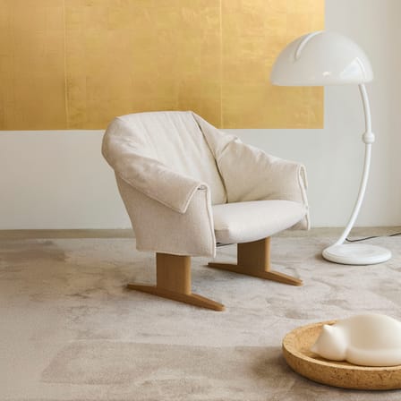 Fauteuil rembourré Bascule Lowback tissu beige / Mécanisme d’inclinaison - Pieds chêne - Vitra