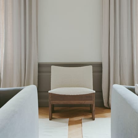 Fauteuil rembourré Tenon tissu blanc - NEW WORKS