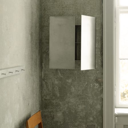 Rangement mural Sheet Cabinet métal / 2 portes - L 59,6 x H 59,6 x P 16 cm - Frama