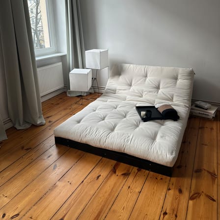 Schlafcouch Roots holz weiß / B 140 cm - 3 Positionen / Schwarze Struktur - KARUP