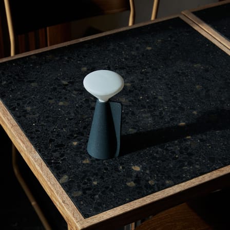 Lampe sans fil rechargeable Mantle métal noir / Ø 8 x H 18 cm - TALA