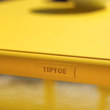 Table rectangulaire Panorama métal jaune / 130 x 90 cm - 4 à 6 personnes - TIPTOE