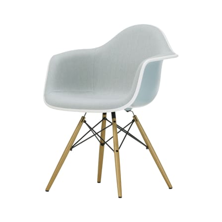 RE DAW - Eames Plastic Armchair Padded armchair plastic material blue / (1950) - Light wood legs - Full padding / Recycled - Vitra