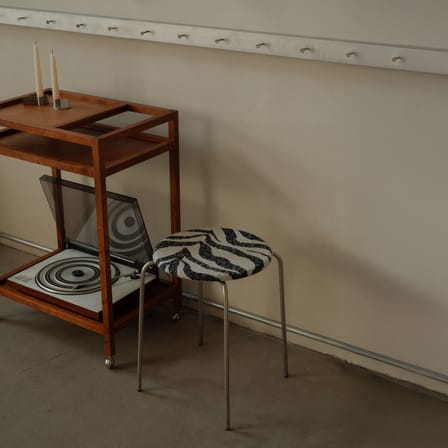Tabouret Petit Rond INDOOR métal / Assise tissu zèbe - Frama 