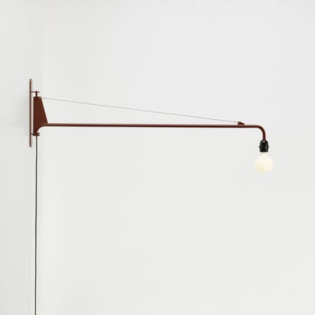 Applique avec prise Petite Potence métal rouge / Jean Prouvé (1947) - L 104 cm - Vitra