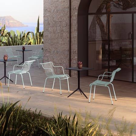 Fauteuil de repas empilable South métal bleu / Konstantin Grcic, 2023 - Magis