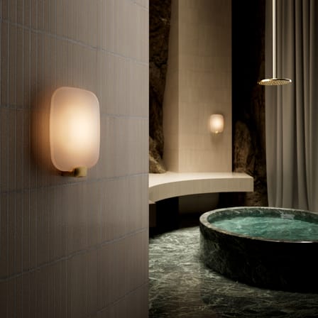 Applique Light Me Tender Vertical LED verre blanc or - DCW éditions