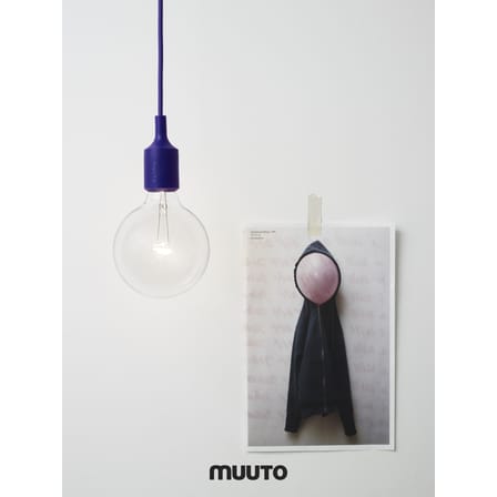 Suspension E27 plastique noir / Silicone - Ampoule incluse - Muuto