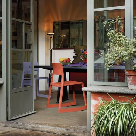 Chaise empilable Tip Ton RE orange / Plastique recyclé - Inclinable & ergonomique - Vitra