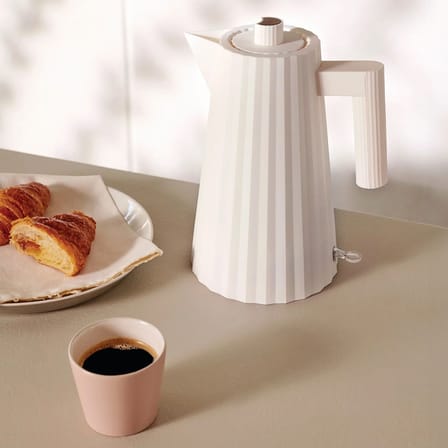 Plissé Electric kettle plastic material grey / 1.7 L - UK version - Alessi