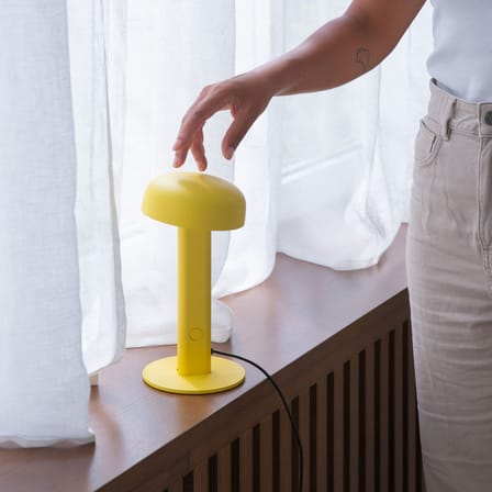 Lampe de table NOD LED métal jaune / H 25 cm - TIPTOE