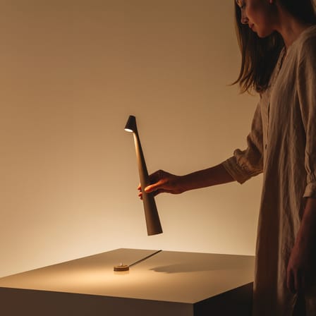 Lampe sans fil rechargeable Africa LED métal orange / H 45 cm - Eclairage haute performance - Vibia