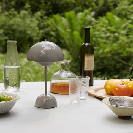Lampe sans fil rechargeable Flowerpot VP9 plastique gris beige / Ø 16 x H 29 cm - Verner Panton, 1968 - &tradition