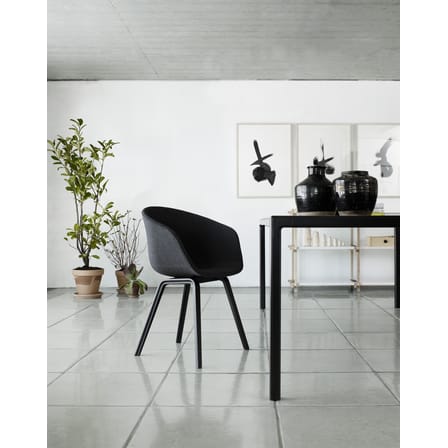 Fauteuil rembourré About a chair AAC23 tissu gris noir / Tissu intégral & chêne teinté - Hay