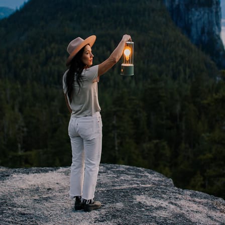 Lampe sans fil rechargeable The Muse 2.0 métal vert / IP44 - TALA