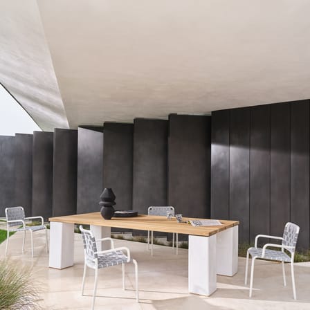 Fauteuil de repas Inout 824 gris / Sangles élastiques - Gervasoni