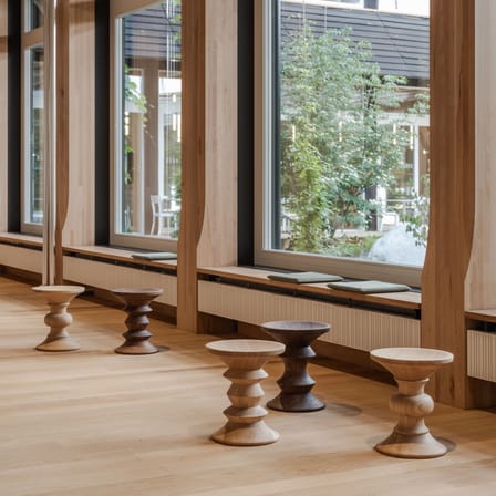 Tabouret Stools bois marron / Modèle A - Vitra