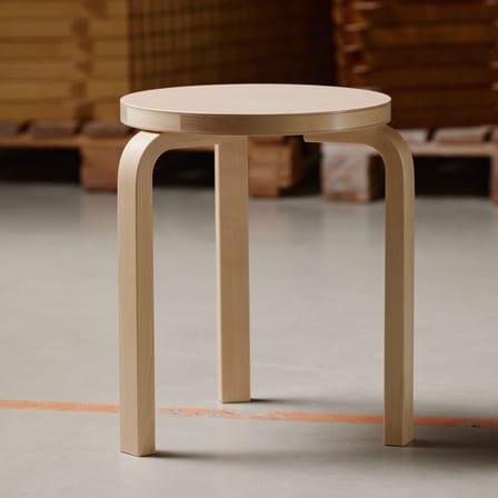 Tabouret empilable 60 bois naturel / Alvar Aalto, 1933 - 3 pieds - ARTEK