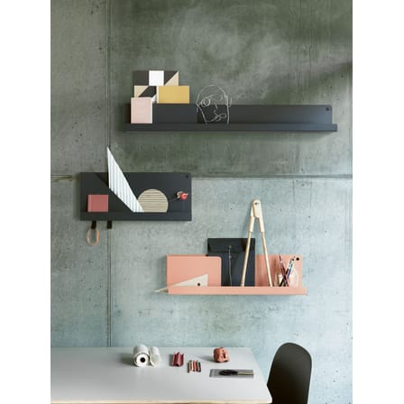 Étagère Folded Small métal noir / L 51 x H 22 cm - 2 crochets + compartiment - Muuto