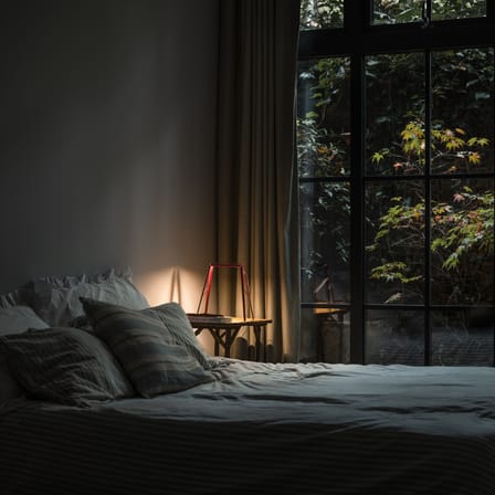 Lampe de table Bridge 2 LED métal rouge / L 29 x H  28 cm - Foscarini