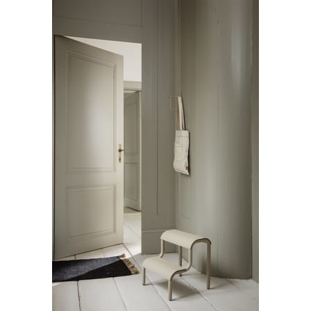 Marchepied Up Step métal beige / L 34 x P 35 x H 36 cm - Ferm Living