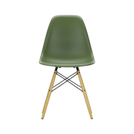 Sedia RE DSW - Eames Plastic Side Chair materiale plastico verde / (1950) - Gambe legno chiaro / Riciclata - Vitra