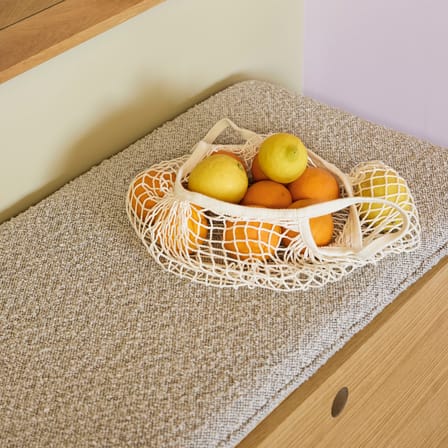 Banc rembourré Alcove / Coffre avec tiroir - L 90 cm - HÜBSCH