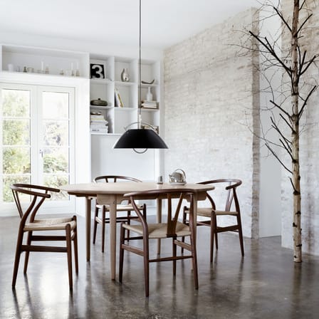 Table ovale CH337 bois naturel / 115 x 140 cm - Wegner, 1962 / Possibilité d'insérer 2 rallonges - CARL HANSEN & SON