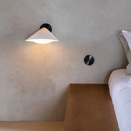 Applique Plume porcelaine / Orientable - Avec écran-diffuseur - DCW éditions