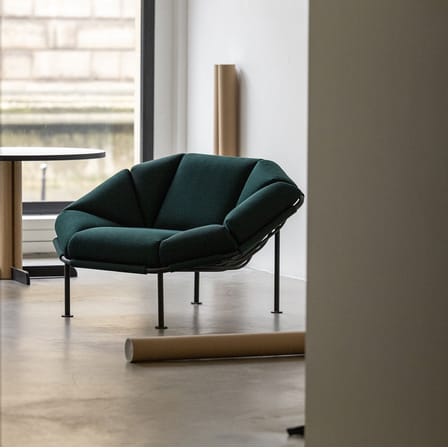 Fauteuil rembourré Atlas tissu vert - KANN DESIGN