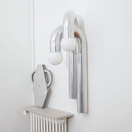 Applique avec prise Potence Double métal argent / H 110 cm - Axel Chay