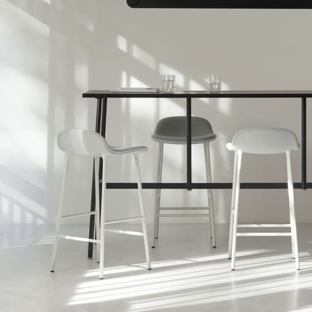 Tabouret de bar rembourré Form cuir noir / H 65 cm - Cuir / Rembourrage intégral - Normann Copenhagen