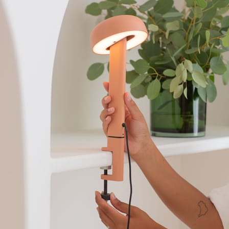 Lampe de table NOD LED métal rose / Base serre-joint  / H 34 cm - TIPTOE