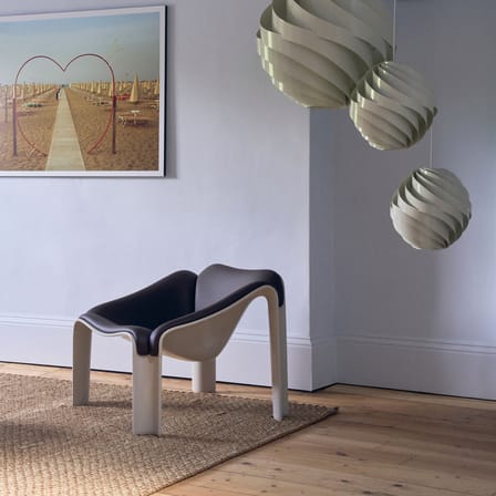 Fauteuil rembourré F300 cuir noir / Pierre Paulin, réédition 1965 - Gubi