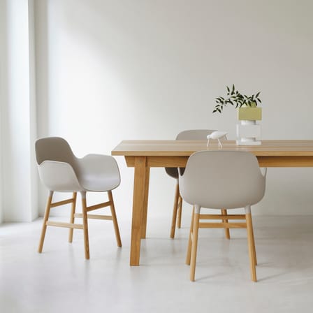 Fauteuil Form plastique rouge / Pieds chêne - Normann Copenhagen