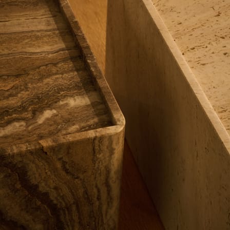 Table d'appoint Pietra pierre beige / 30 x 80 x H 40 cm - Travertin - Gubi