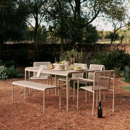Sedia impilabile Dapple metallo verde / Punzone - Ferm Living