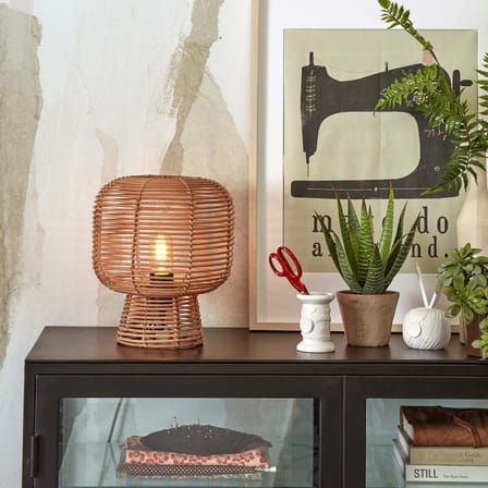 Lampe de table Tanami fibre végétale bois beige / rotin / Ø 27 x H 30 cm - GOOD&MOJO