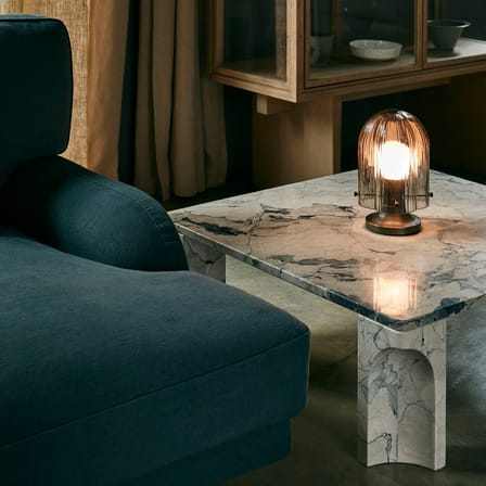 Table basse Doric marbre gris / 80 x 80 cm - Gubi