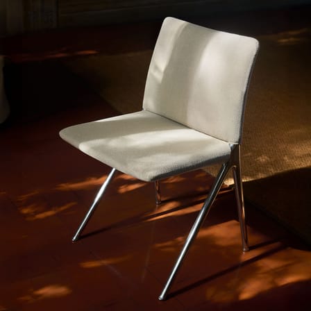 Chaise rembourrée Kape IF7 tissu beige - &tradition