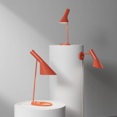 Lampe de table AJ métal orange / H 56 cm - Orientable / Arne Jacobsen, 1957 - Louis Poulsen