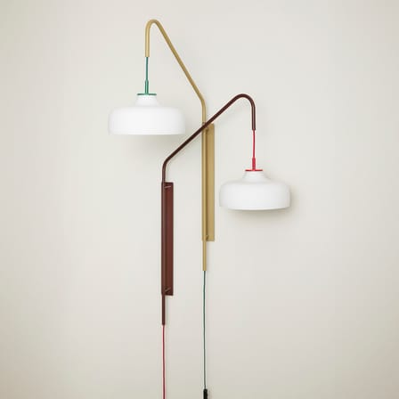 Applique avec prise Current métal vert / H 111 cm - Orientable - HÜBSCH
