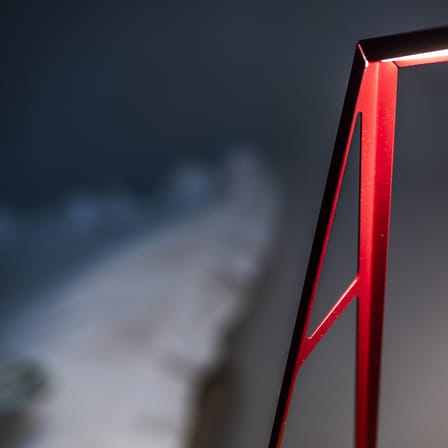 Lampe de table Bridge 2 LED métal rouge / L 29 x H  28 cm - Foscarini