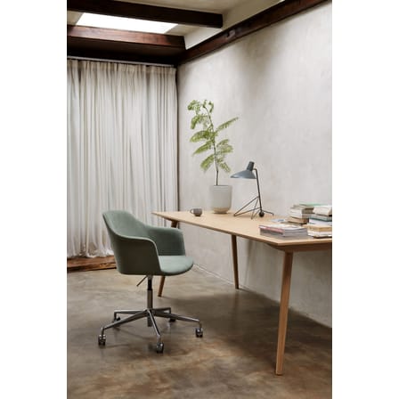 Fauteuil à roulettes Rely HW55 tissu marron beige / Pivotant & hauteur réglable - &tradition