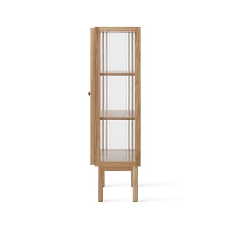 Geschirrschrank Curiosity Low holz natur / B 70,5 x H 143 cm - Geriffeltes Glas - Audo Copenhagen