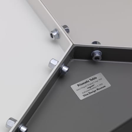 Table basse Prismatic 3 métal gris / Isamu Noguchi, 1957 / 41 x 41 x H 37,5 cm - Vitra